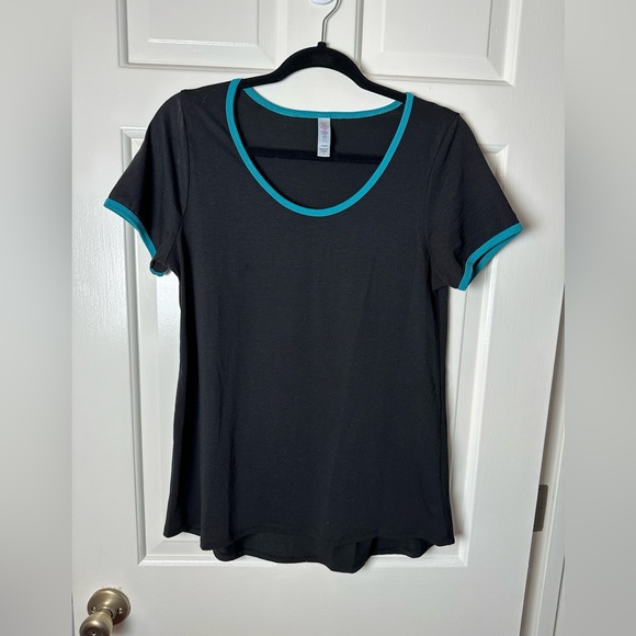 LuLaRoe top - Picture 1 of 3